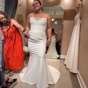 NEWHITE HAVEN - Wedding Dress - Size 18